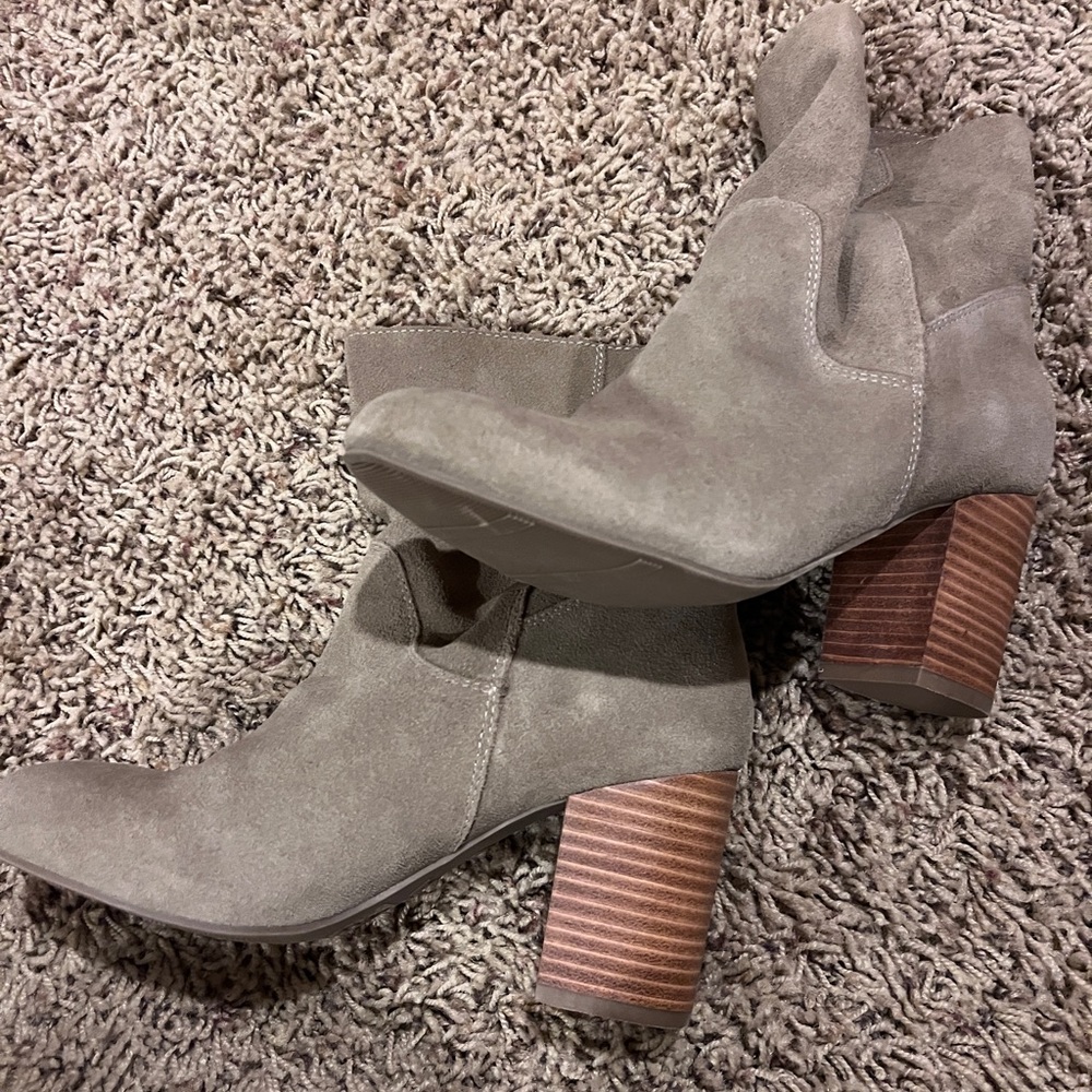 MIA Never Worn Gray Suede Heeled Booties Women’s Size 6